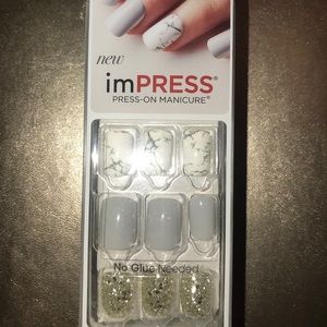 imPRESS Press-On Manicure